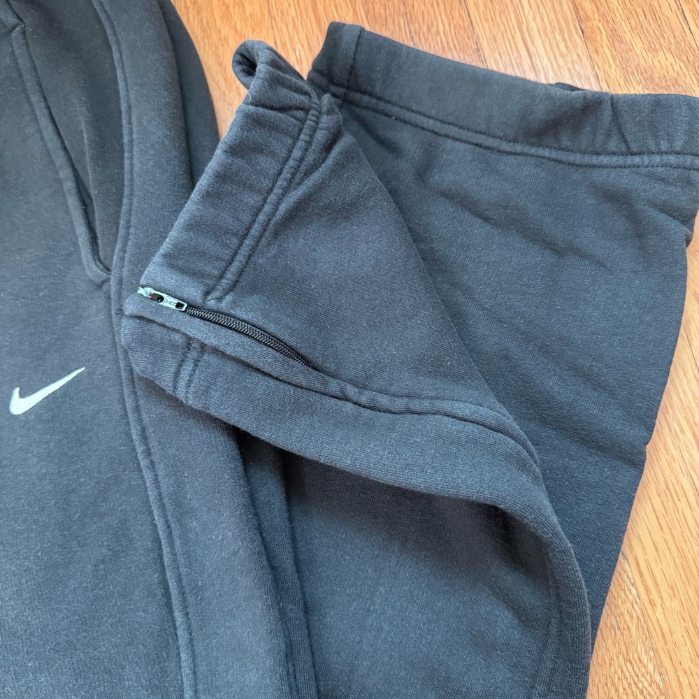 Nike Sweatpants - Picture 2 of 3
